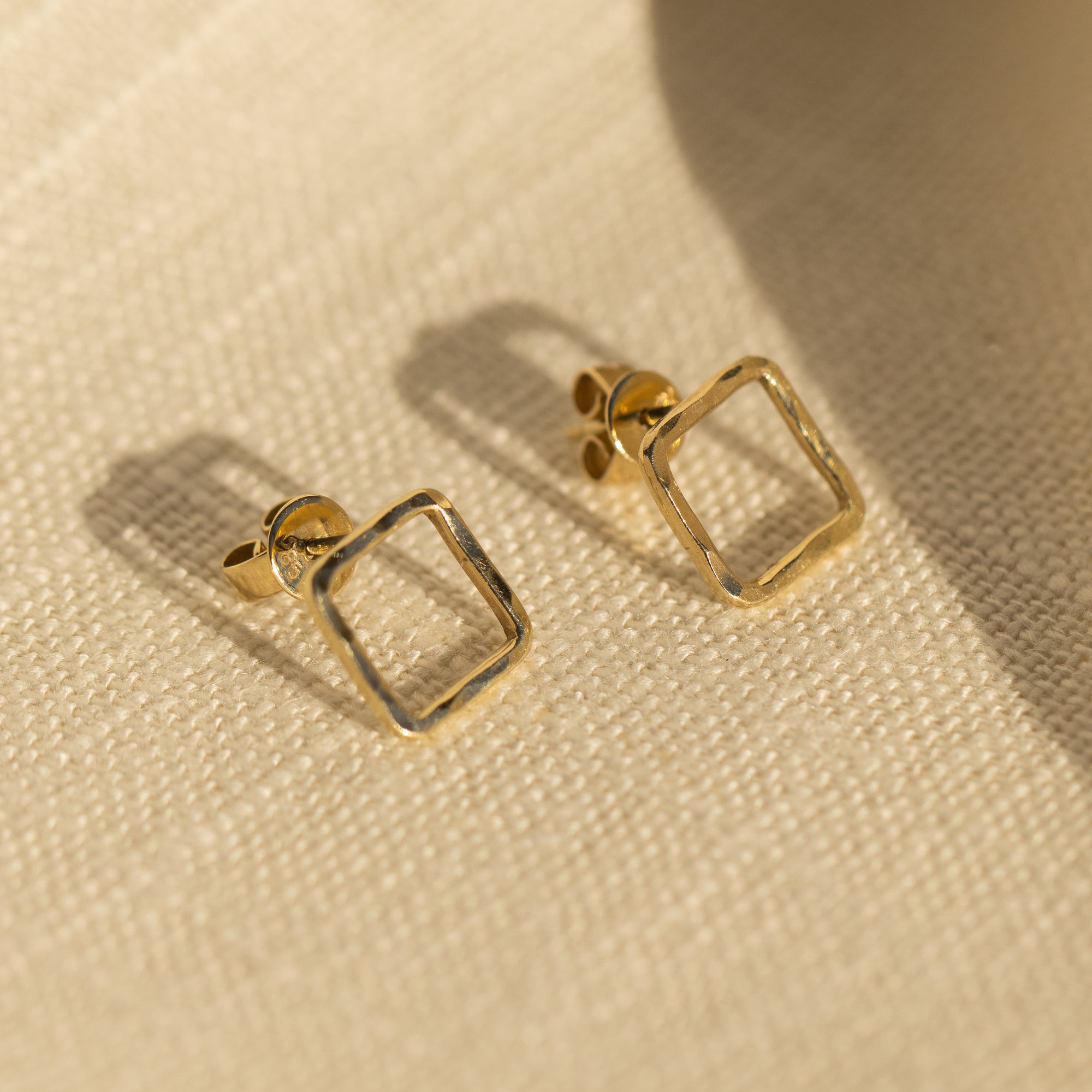 14k gold small PESH square post earrings